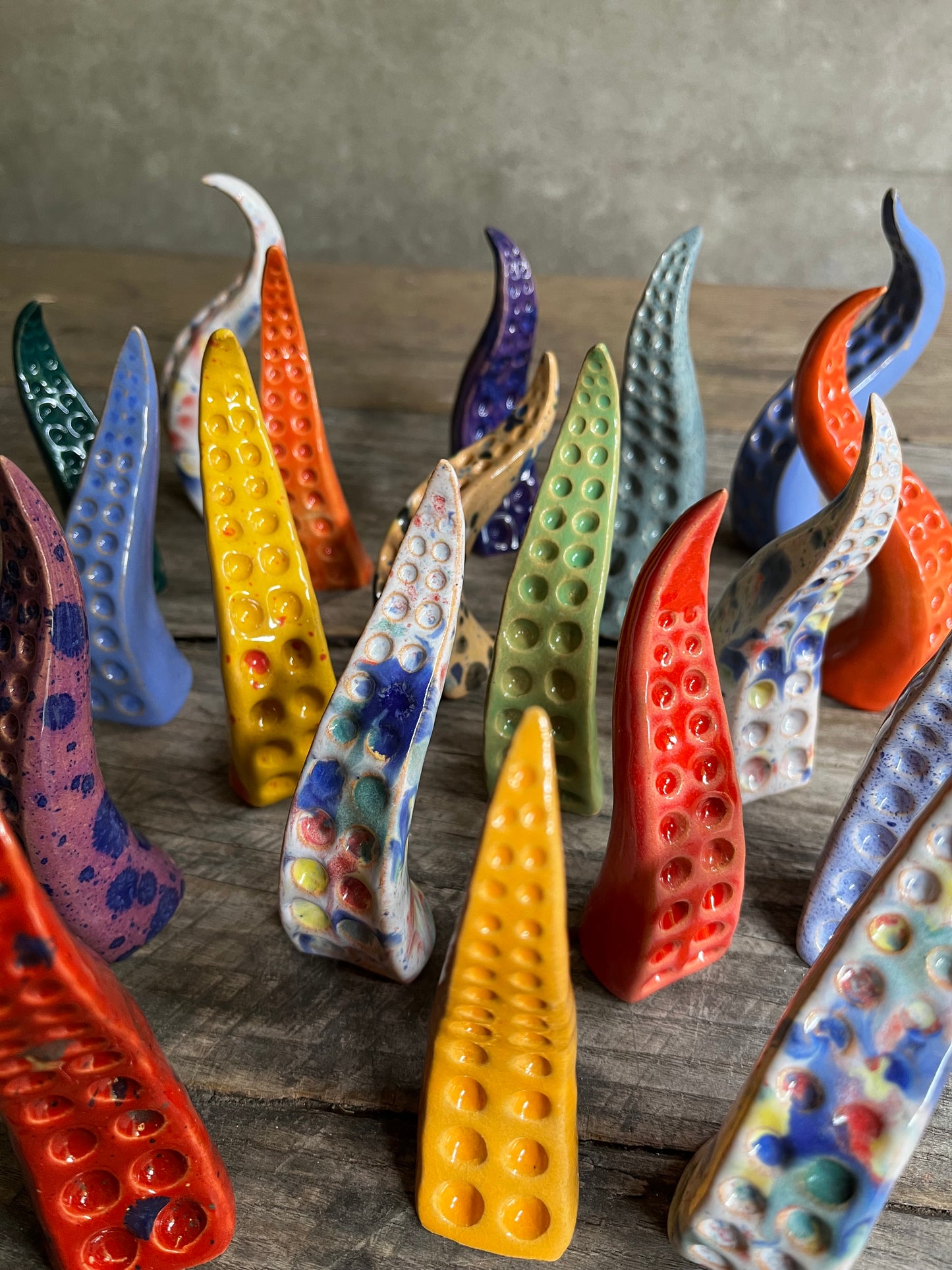 Ceramic tentacle ring holder